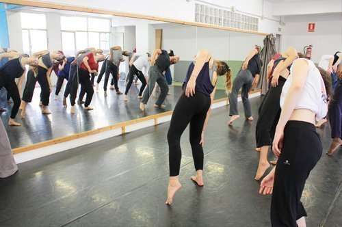 clase de teatro físico en el centro Moveo Clases de teatro físico